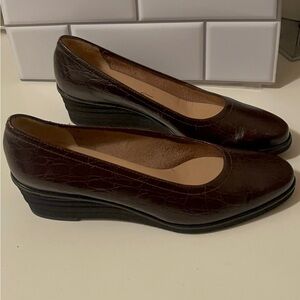 Salvatore Ferragamo lightweight brown shoes wedges heels,comfy gorgeous design.